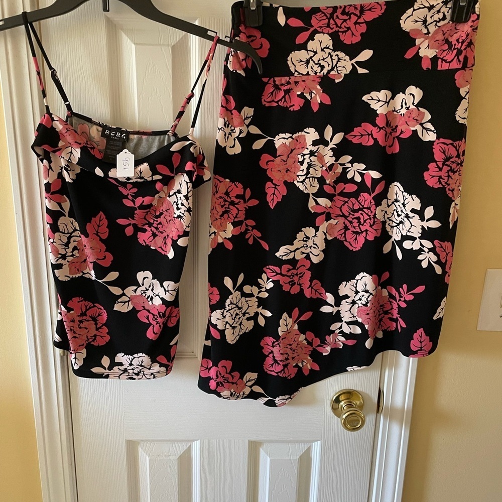 BCBG Paris Floral Slip Top Size S & Skirt Size M Matching Set Black Pink